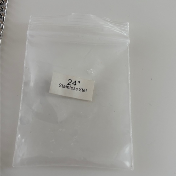 Mens Sliver 5mm Cuban Chain 24’ - Picture 4 of 5